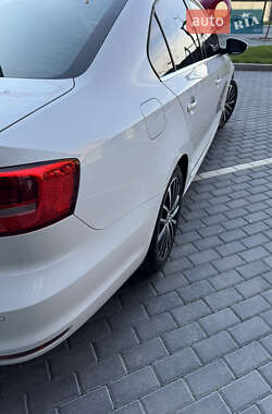 Седан Volkswagen Jetta 2015 в 