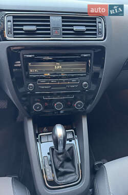 Седан Volkswagen Jetta 2015 в 
