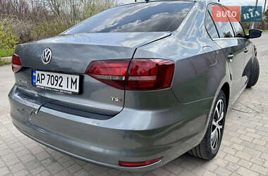 Седан Volkswagen Jetta 2016 в 