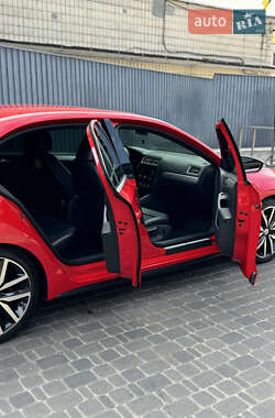 Седан Volkswagen Jetta 2013 в 