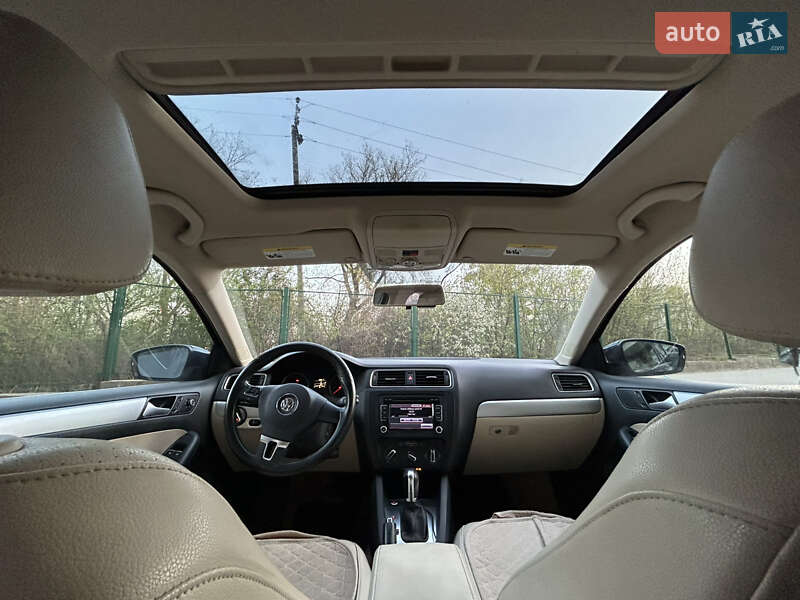Седан Volkswagen Jetta 2014 в Львове