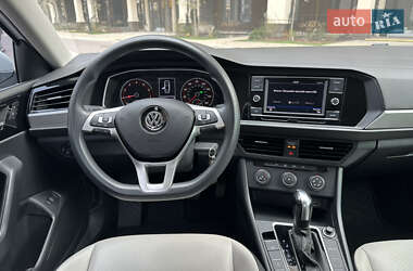 Седан Volkswagen Jetta 2019 в 