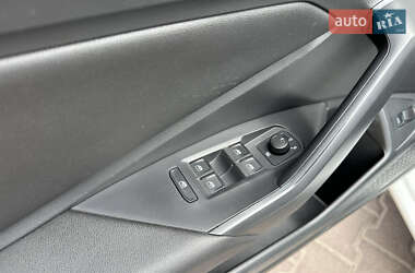 Седан Volkswagen Jetta 2019 в 