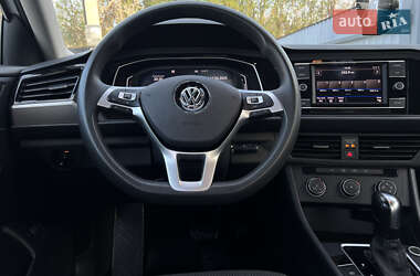 Седан Volkswagen Jetta 2018 в 