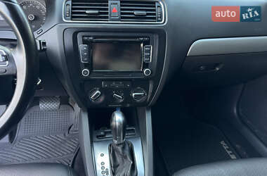 Седан Volkswagen Jetta 2013 в 