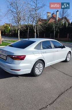 Седан Volkswagen Jetta 2018 в 