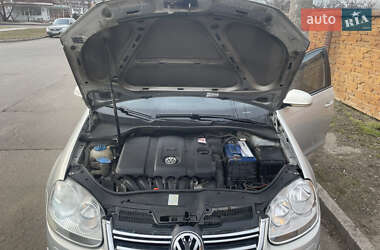Седан Volkswagen Jetta 2010 в 