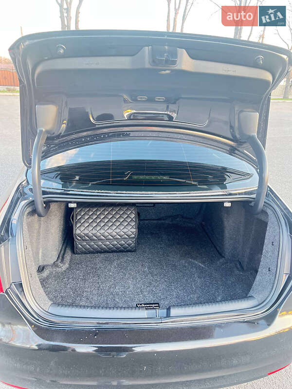 Седан Volkswagen Jetta 2013 в Первомайську