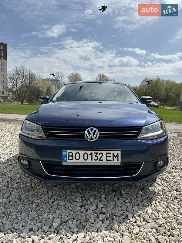 Седан Volkswagen Jetta 2013 в 