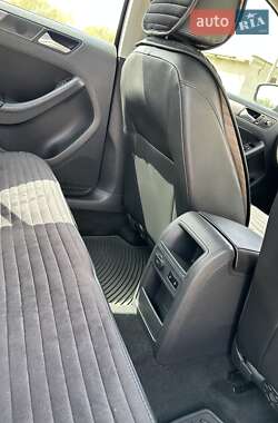 Седан Volkswagen Jetta 2013 в 