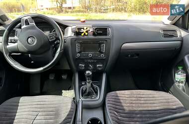 Седан Volkswagen Jetta 2013 в 