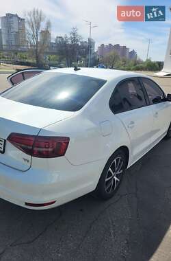 Седан Volkswagen Jetta 2016 в 