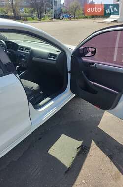 Седан Volkswagen Jetta 2016 в 