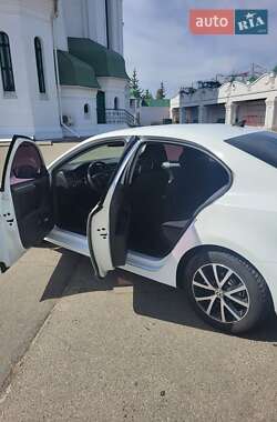 Седан Volkswagen Jetta 2016 в 