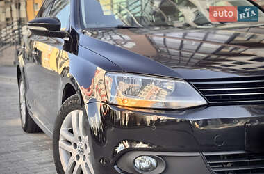 Седан Volkswagen Jetta 2013 в 