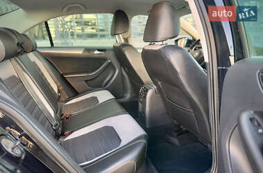 Седан Volkswagen Jetta 2013 в 