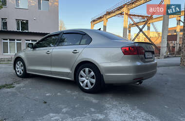 Седан Volkswagen Jetta 2014 в 