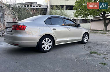 Седан Volkswagen Jetta 2014 в 