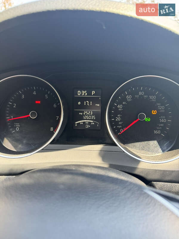 Седан Volkswagen Jetta 2016 в Чугуєві