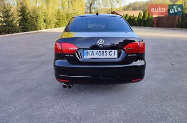Седан Volkswagen Jetta 2011 в 