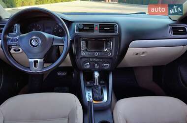 Седан Volkswagen Jetta 2011 в 