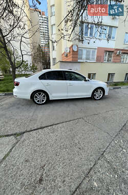 Седан Volkswagen Jetta 2015 в 