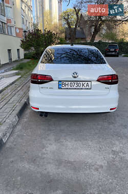 Седан Volkswagen Jetta 2015 в 