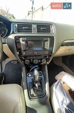 Седан Volkswagen Jetta 2015 в 