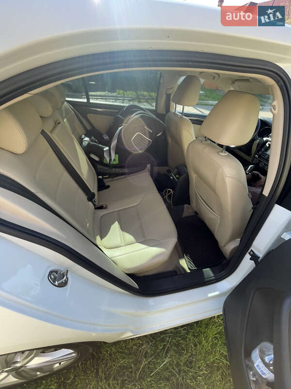 Седан Volkswagen Jetta 2015 в Одессе