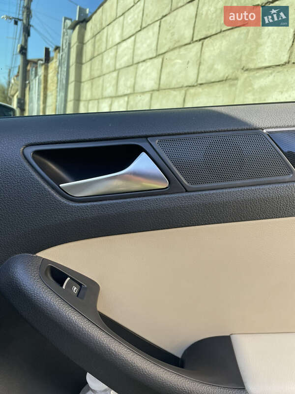 Седан Volkswagen Jetta 2015 в Одессе