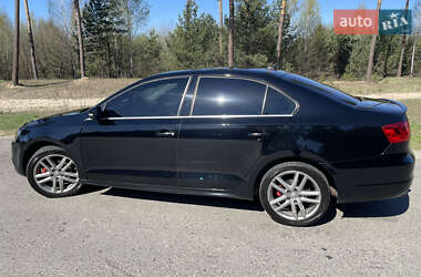 Седан Volkswagen Jetta 2012 в 