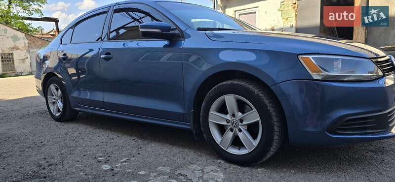 Седан Volkswagen Jetta 2014 в Черновцах