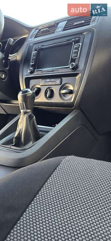 Седан Volkswagen Jetta 2014 в Черновцах