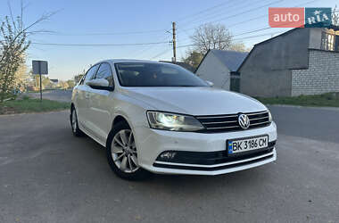 Седан Volkswagen Jetta 2016 в Броварах