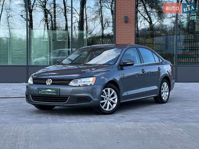Седан Volkswagen Jetta 2012 в 