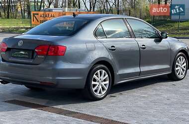 Седан Volkswagen Jetta 2012 в 