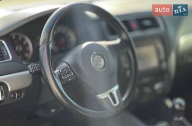 Седан Volkswagen Jetta 2012 в 