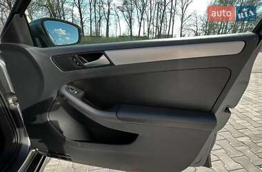 Седан Volkswagen Jetta 2012 в 