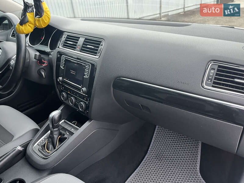 Седан Volkswagen Jetta 2016 в Сумах