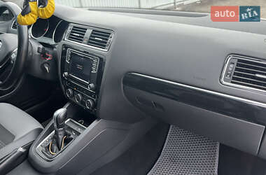 Седан Volkswagen Jetta 2016 в 