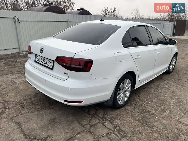 Седан Volkswagen Jetta 2016 в Сумах