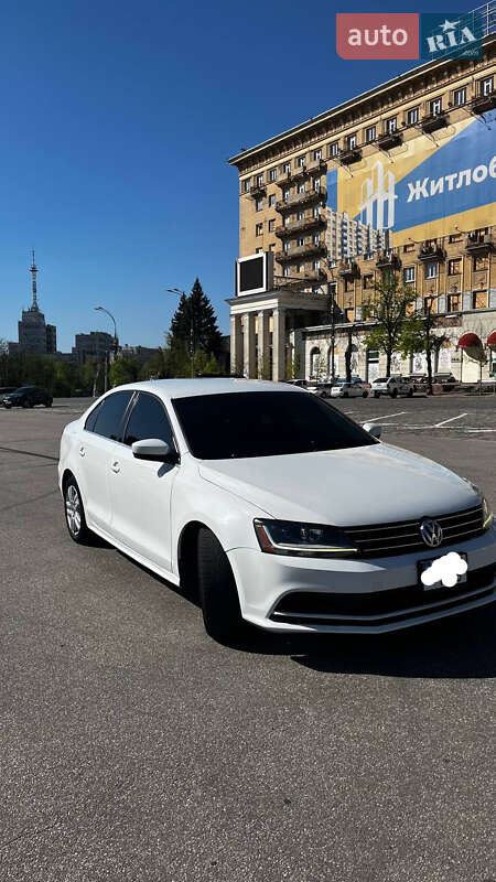 Седан Volkswagen Jetta 2016 в 