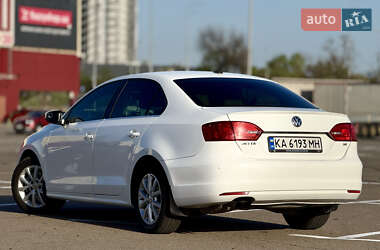 Седан Volkswagen Jetta 2014 в 