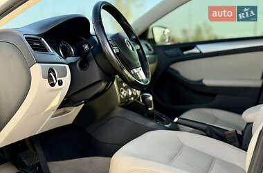 Седан Volkswagen Jetta 2014 в 