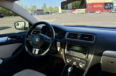 Седан Volkswagen Jetta 2014 в 