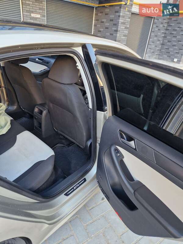 Седан Volkswagen Jetta 2015 в Житомирі