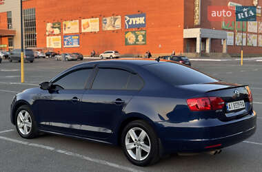 Седан Volkswagen Jetta 2011 в 