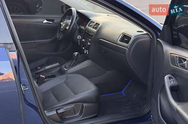 Седан Volkswagen Jetta 2011 в 