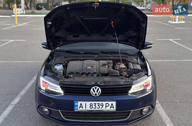Седан Volkswagen Jetta 2011 в 