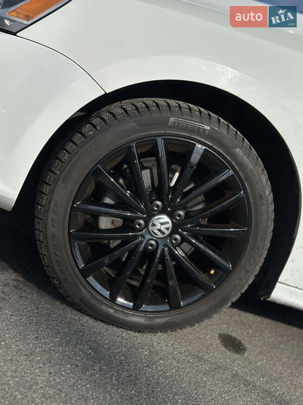 Седан Volkswagen Jetta 2015 в Днепре